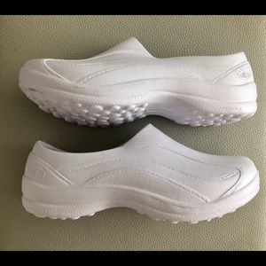 ScrubZone White Slip ons, Nursing Shoes